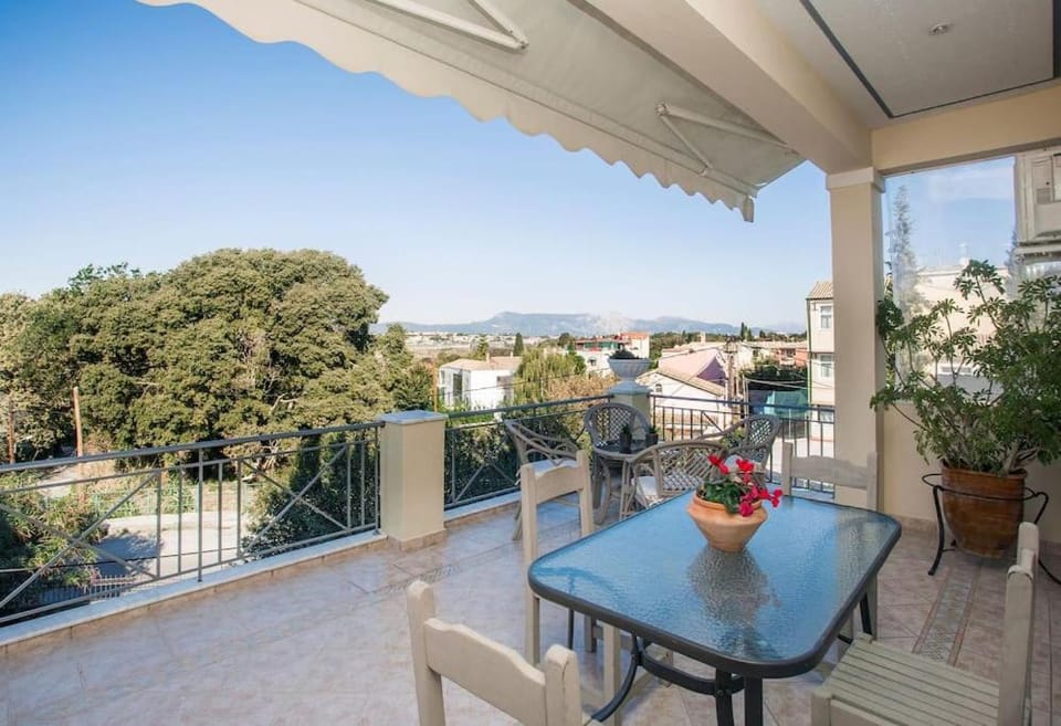 Koryfo Penthouse, 3km from Corfu Old Town (Kanoni) Apartment in Corfu