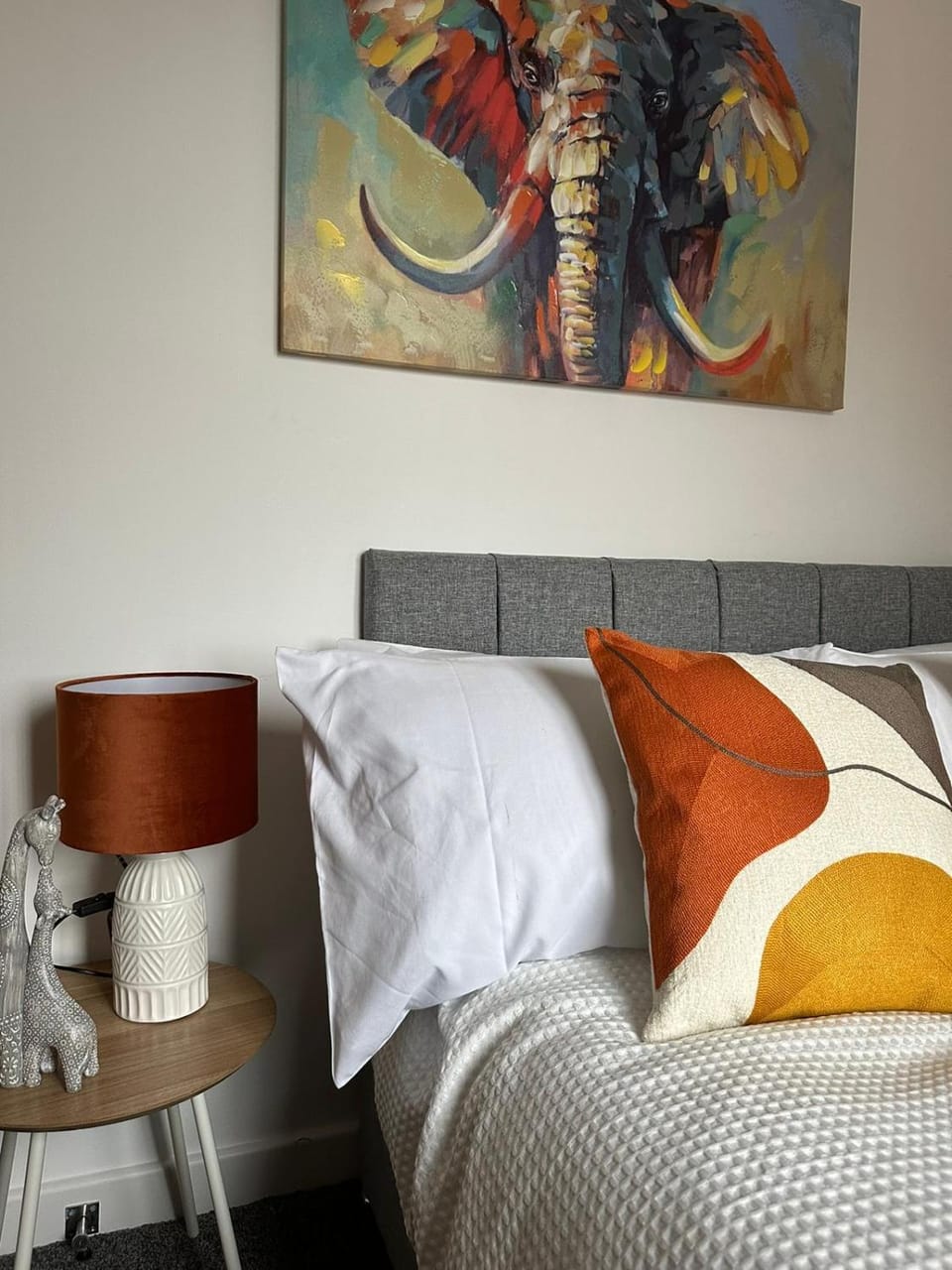 MODERN 2 BEDROOM 2 BATHROOM APARTMENT SLEEPS 4 IN WARRINGTON FOR WORK AND LEISURE WITH PRIVATE PARKING BY AMAZING SPACES RELOCATIONS Ltd Apartment in Warrington