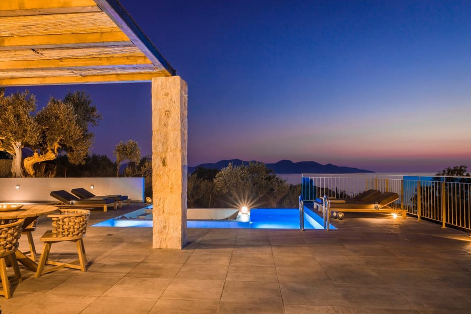 Night, View (from property/room), Balcony/Terrace, Pool view, Sea view, Swimming pool, sunbed