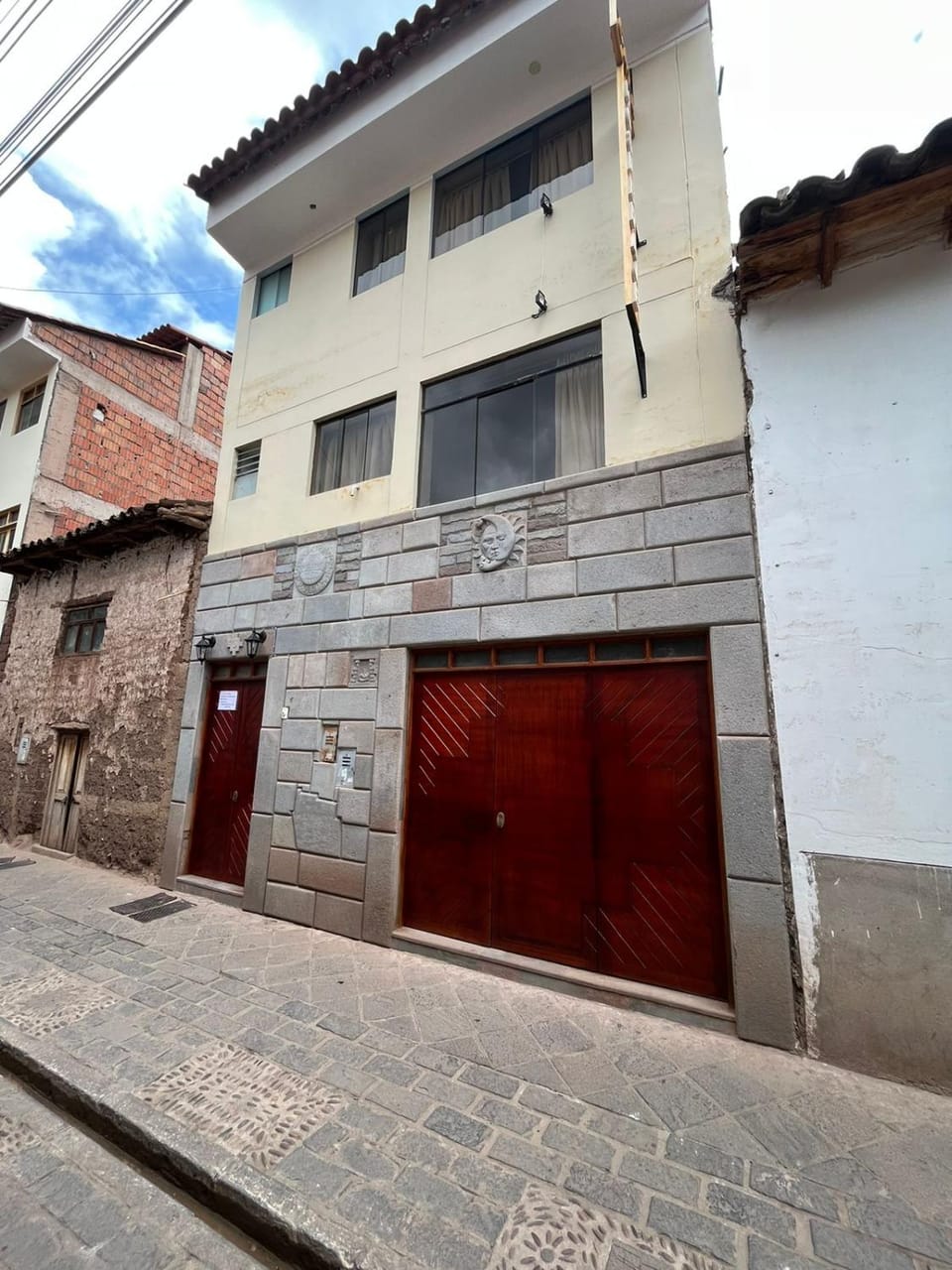 Facade/entrance