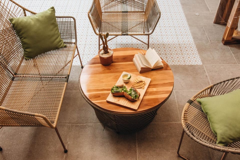 Food and drinks, Seating area, Food