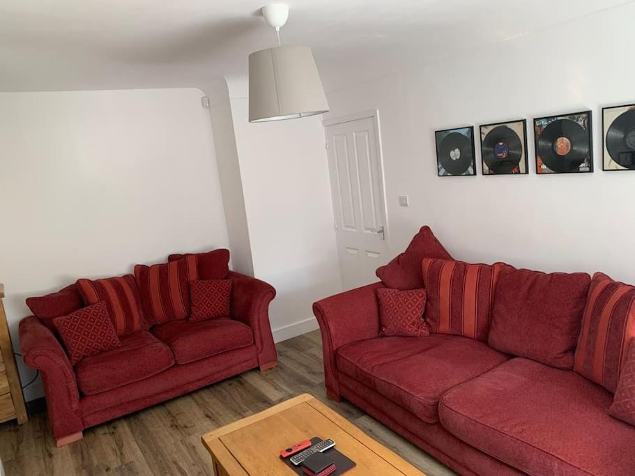 Renovated home, fab location, garden, pet friendly and parking House in Chester