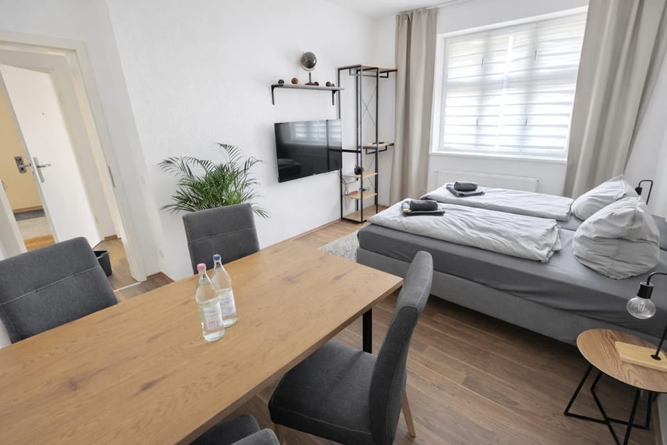 Bed, TV and multimedia, Photo of the whole room, Seating area, Dining area, Bedroom, towels