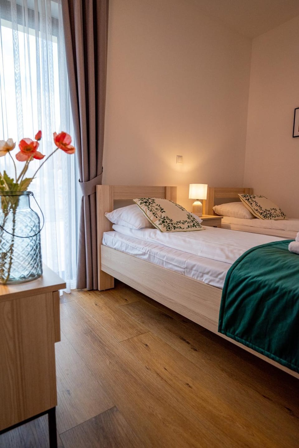 Bed, Bedroom, towels