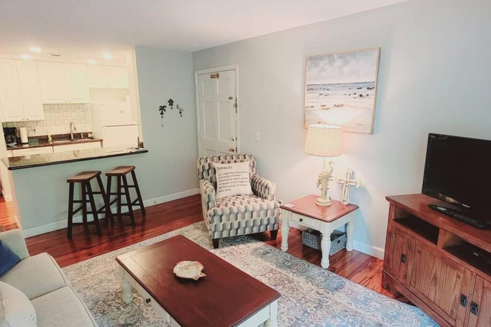 E10 comfortable and neat 2 bedroom 2 bath House in Mallory Park
