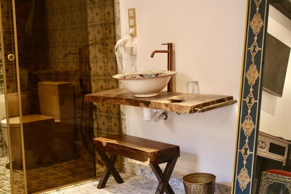 Bathroom, Bedroom, heating