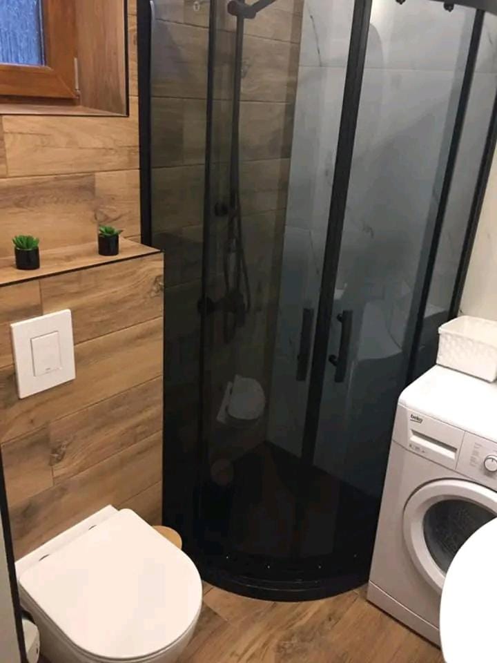 Shower, Toilet, Bathroom, washing machine, dryer