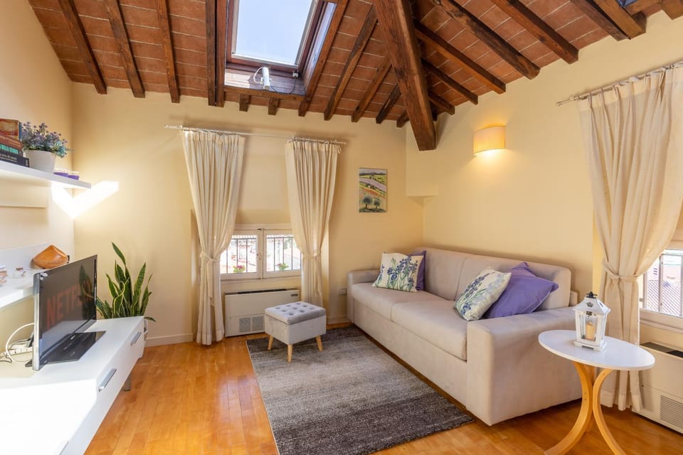 Communal lounge/ TV room, TV and multimedia, Living room, Seating area, Evening entertainment
