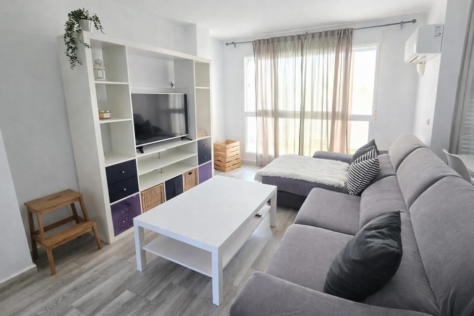 TV and multimedia, Living room, Evening entertainment