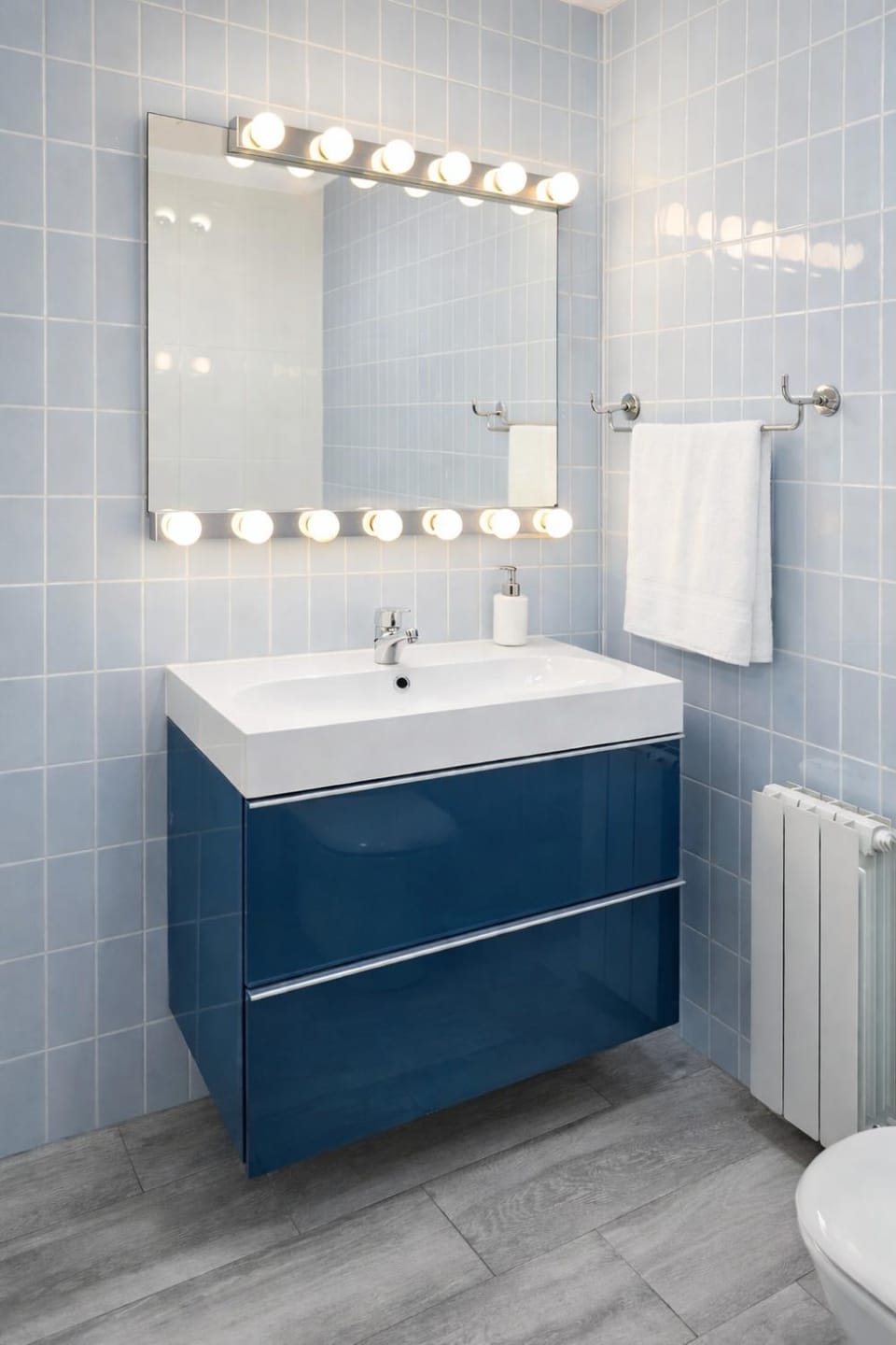 Bathroom, towels