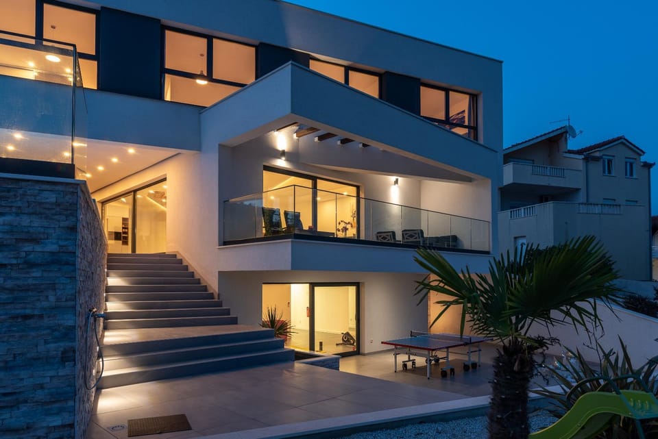 Property building, Night, Balcony/Terrace