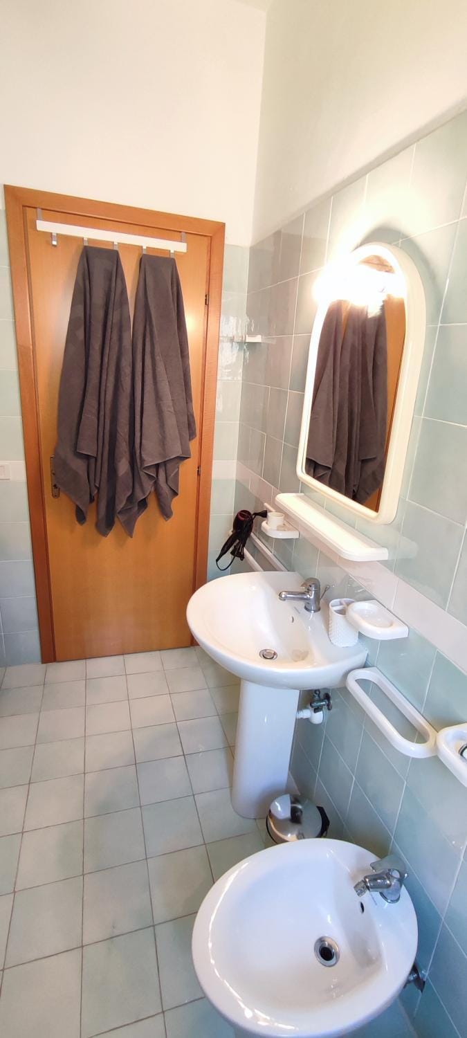 Bathroom, towels