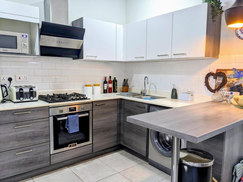 Beautiful Home - Accra, Tse Addo Bed and Breakfast in Accra