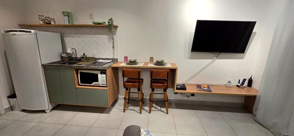 Coffee/tea facilities, Kitchen or kitchenette, Dining area