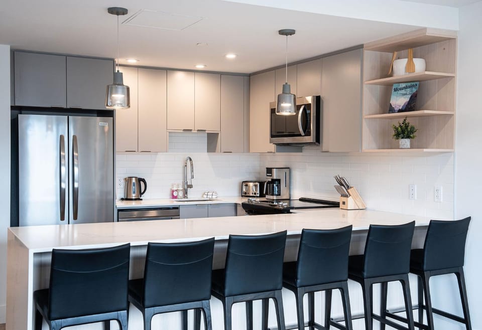 Switchback Suite by Revelstoke Vacations Apartment in Revelstoke