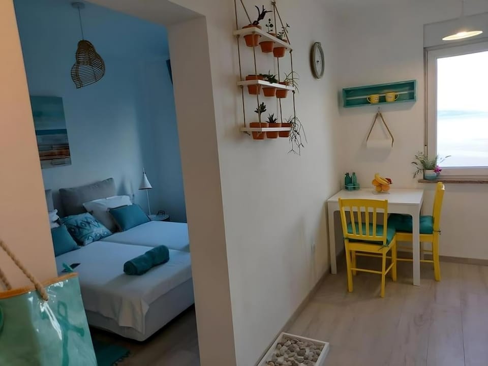 Bed, Photo of the whole room, Seating area, Bedroom