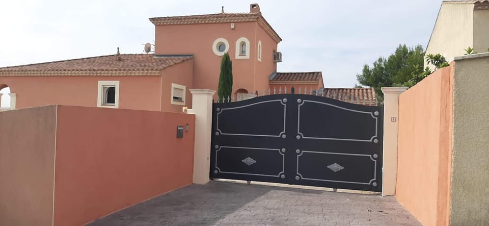 Les Collines d'Ugernum Bed and Breakfast in Provence