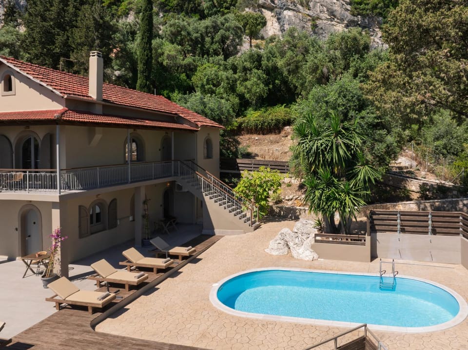 Property building, Day, Balcony/Terrace, Pool view, Swimming pool, sunbed