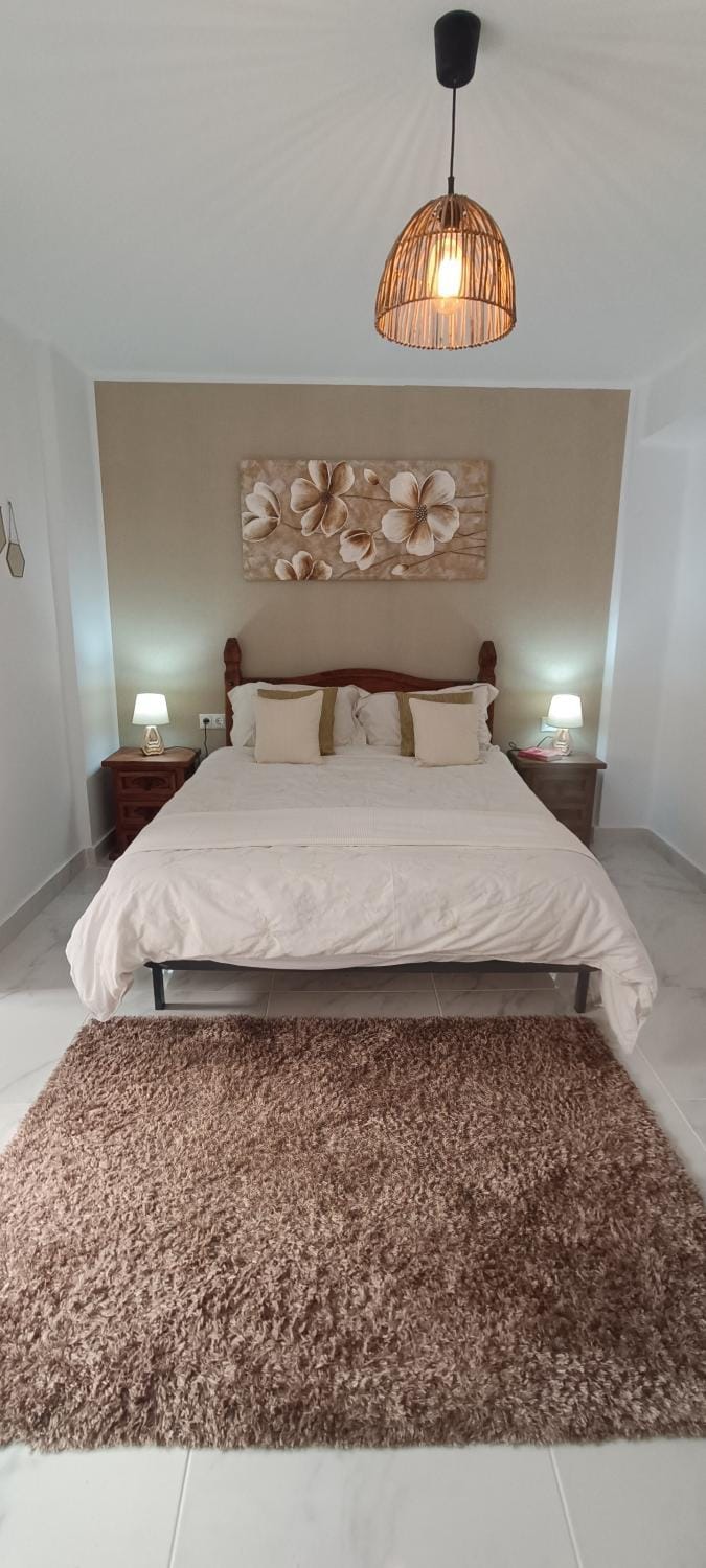 Shower, Bed, Bathroom, Bedroom, washing machine