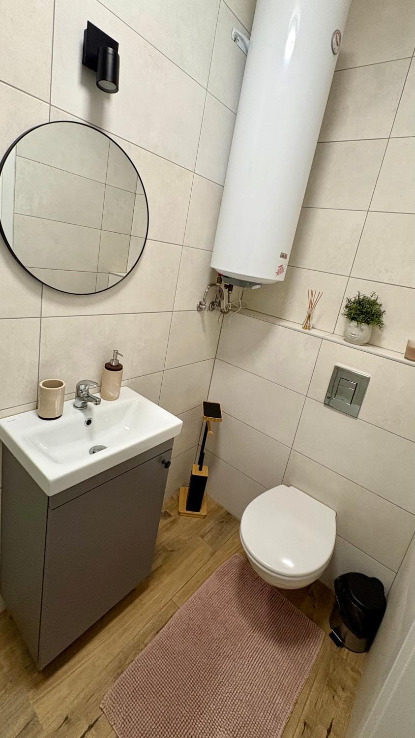 Shower, Toilet, Bathroom, towels