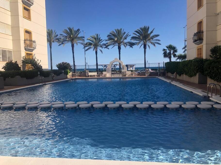 Day, Swimming pool