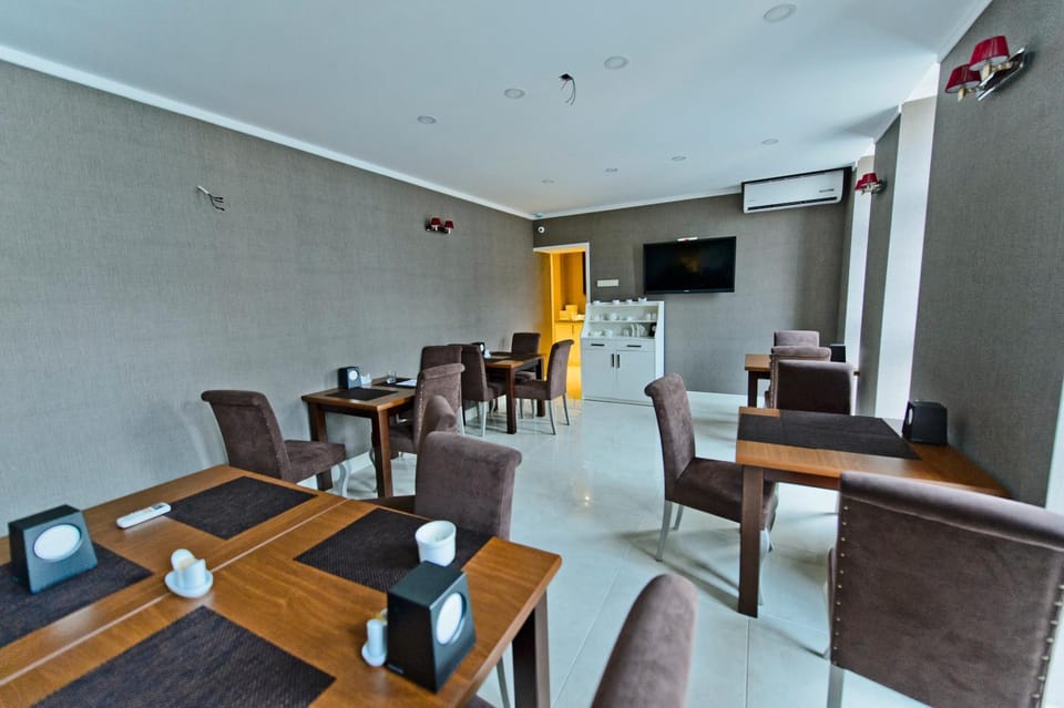 Dining area, Internal: Not applicable to any particular room