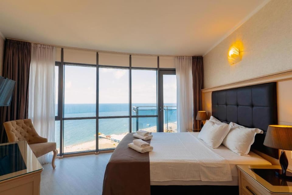 Bed, Photo of the whole room, Bedroom, Sea view, hair dresser