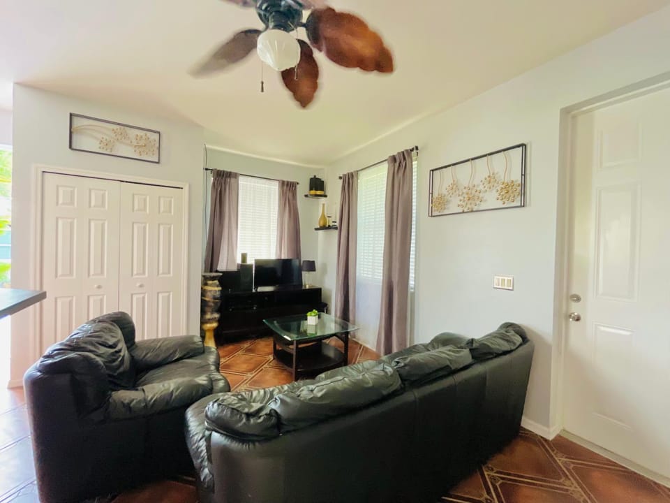 TV and multimedia, Living room, Seating area, fireplace