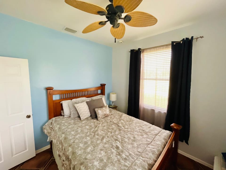 Bed, Photo of the whole room, Bedroom, fireplace