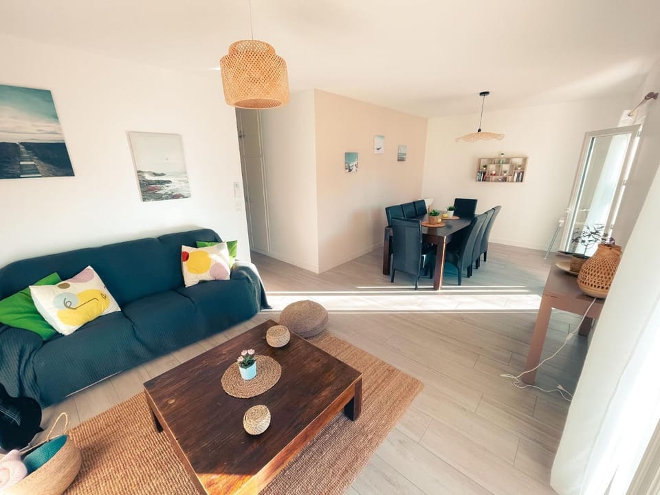 Communal lounge/ TV room, Living room, Seating area