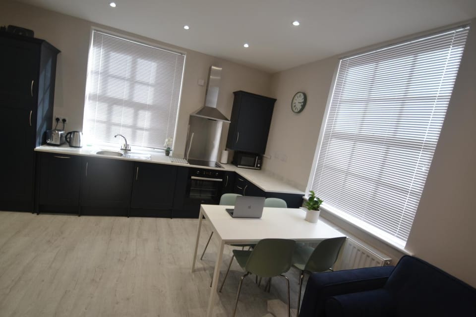 Kitchen or kitchenette, Dining area, dishwasher, minibar, pet friendly, stove