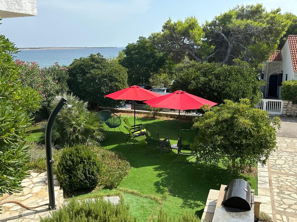 Property building, Garden view, Sea view