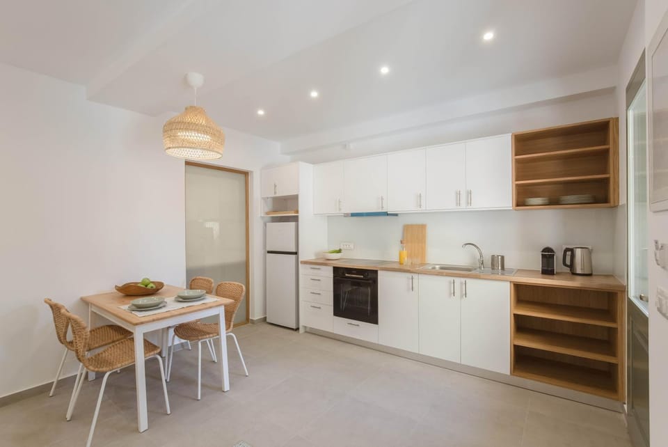 Coffee/tea facilities, Kitchen or kitchenette, Seating area, Dining area, pet friendly, stove, toaster