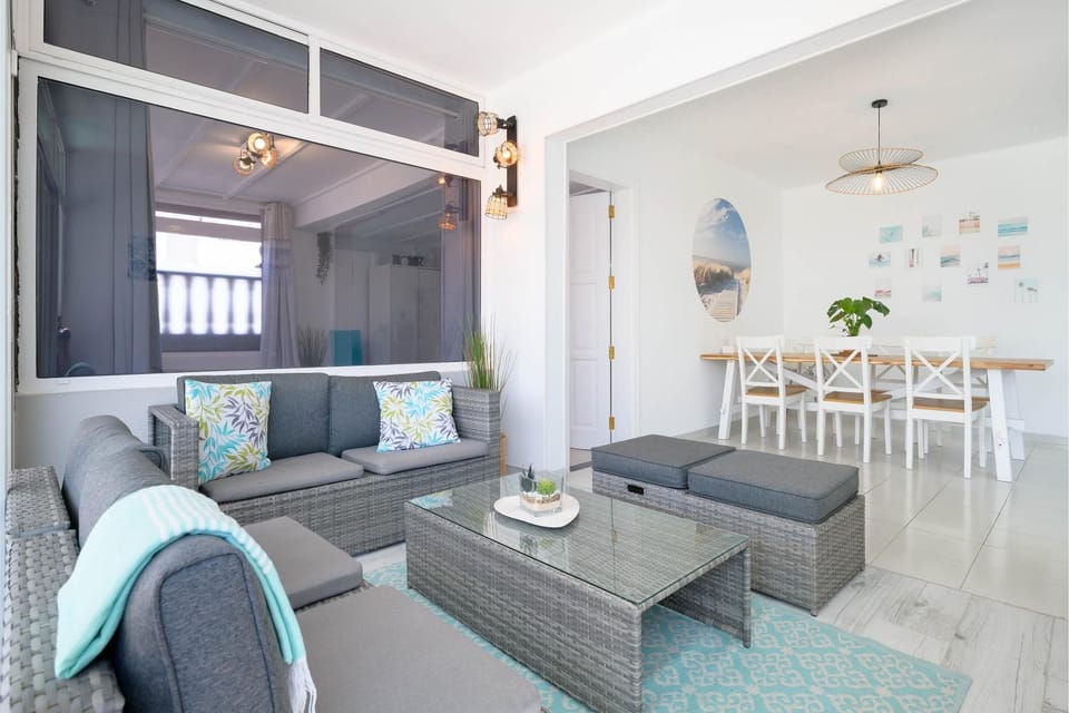 Patio, Seating area, Dining area, Drinks