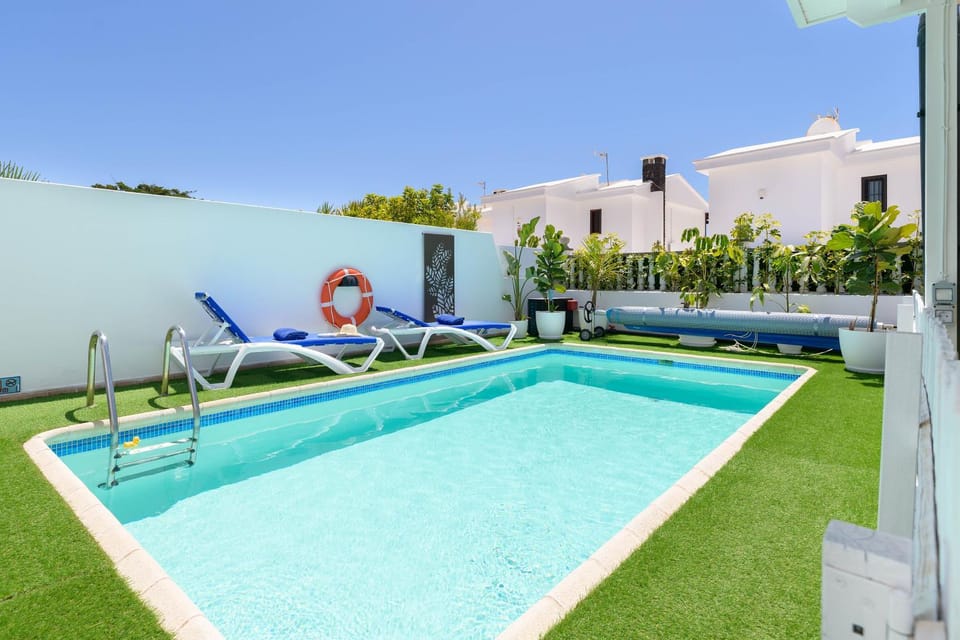 Day, Pool view, Swimming pool, Swimming pool, sunbed