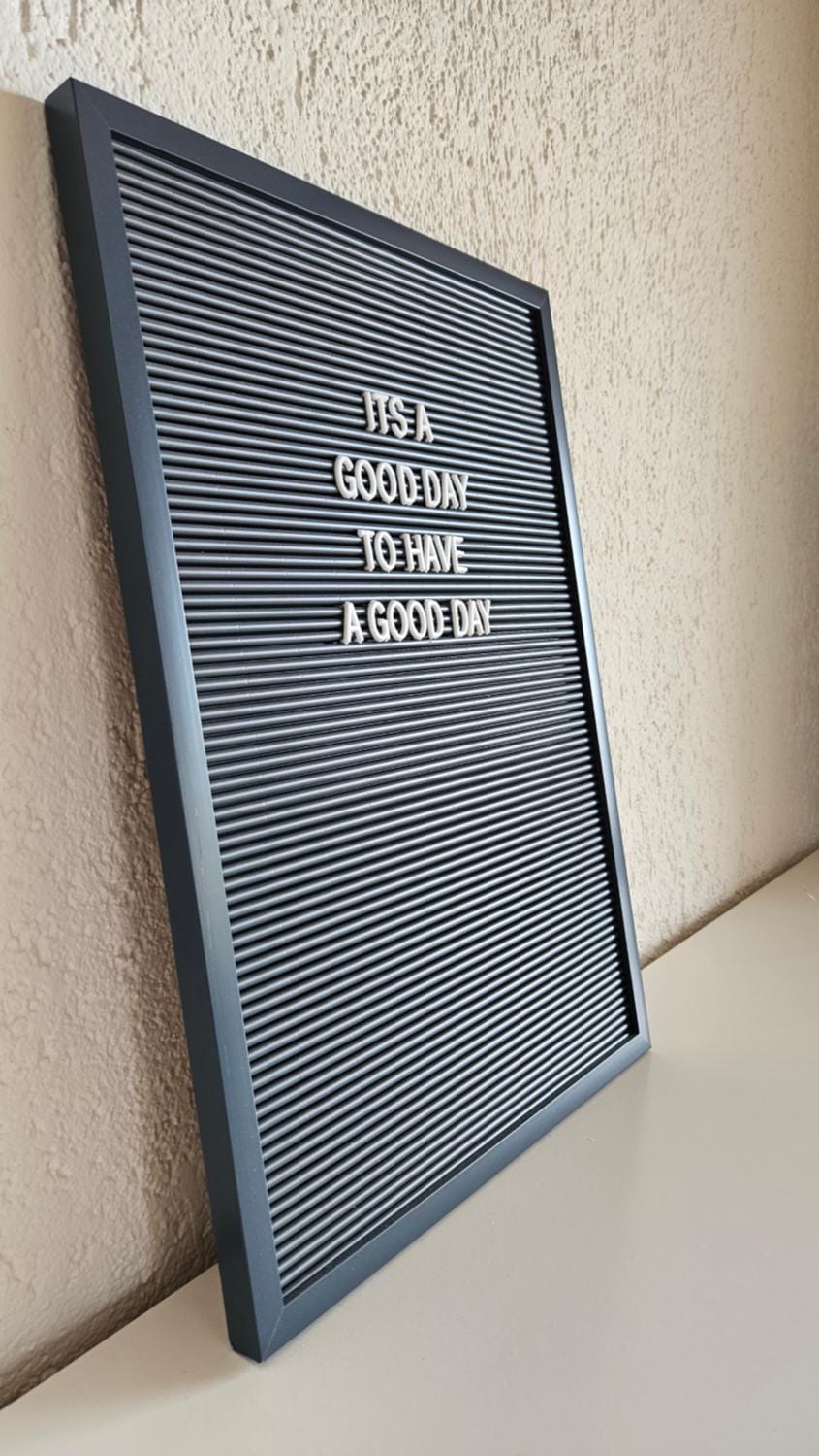 Living room, Text overlay