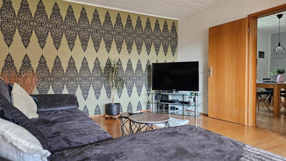 TV and multimedia, Living room, Seating area, Evening entertainment
