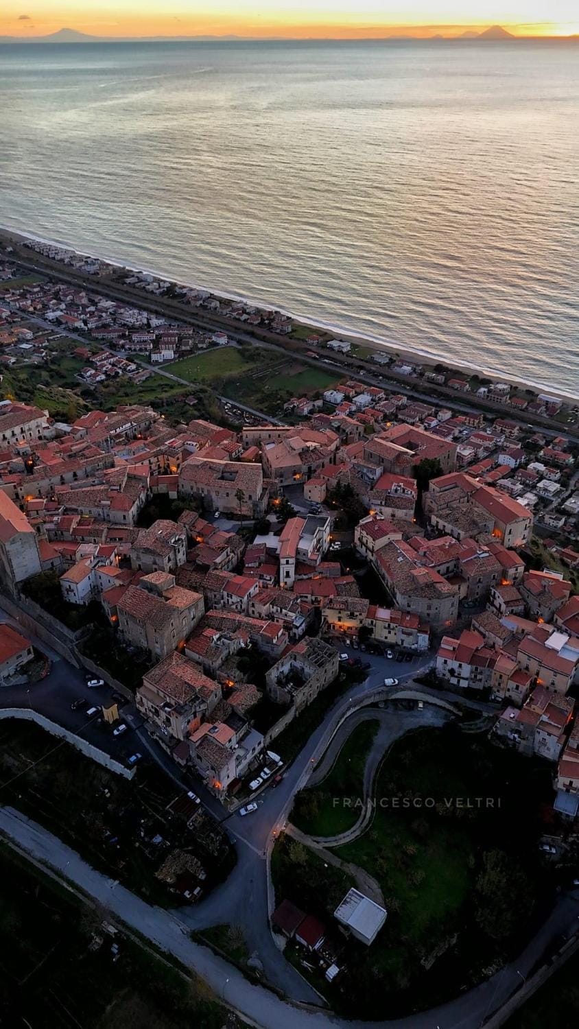 Neighbourhood, Natural landscape, Bird's eye view, City view, Sea view, Location, Sunset