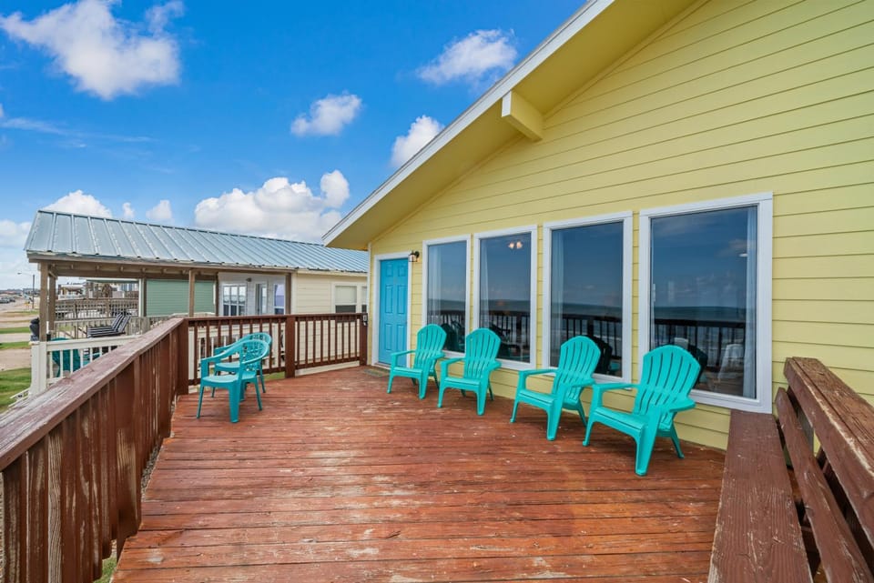 Property building, Patio, Balcony/Terrace, Sea view