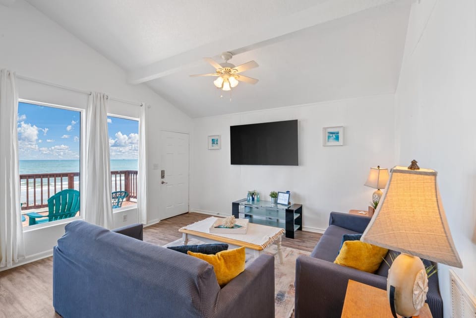 TV and multimedia, Living room, Seating area, Sea view