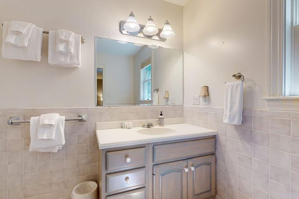 Bathroom, towels