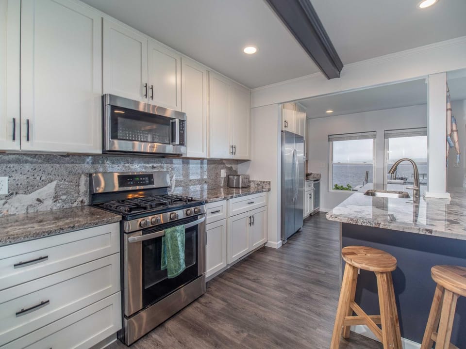 Casa Andante - Lakefront Escape Villa in Mayville