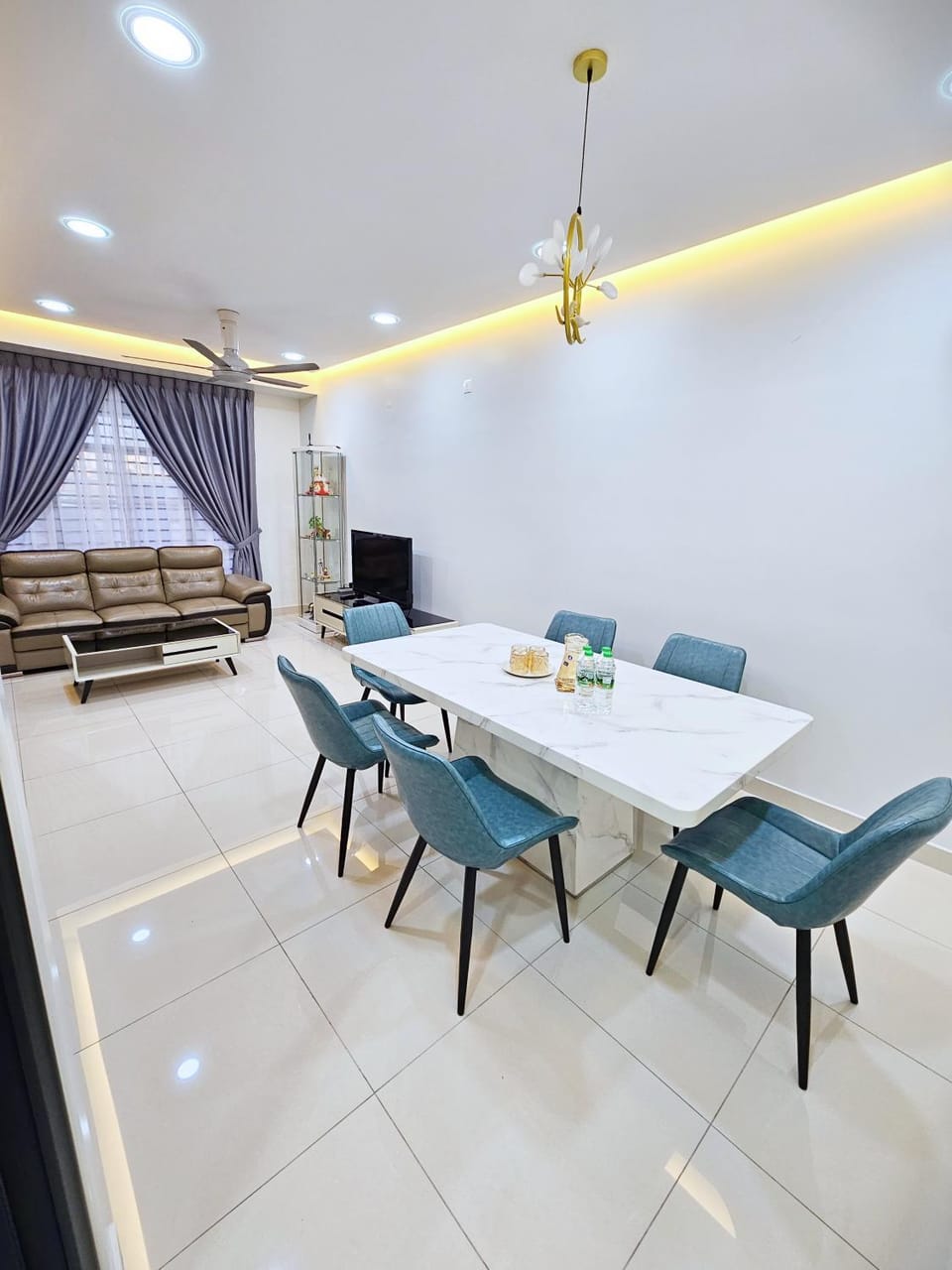 Living room, Dining area