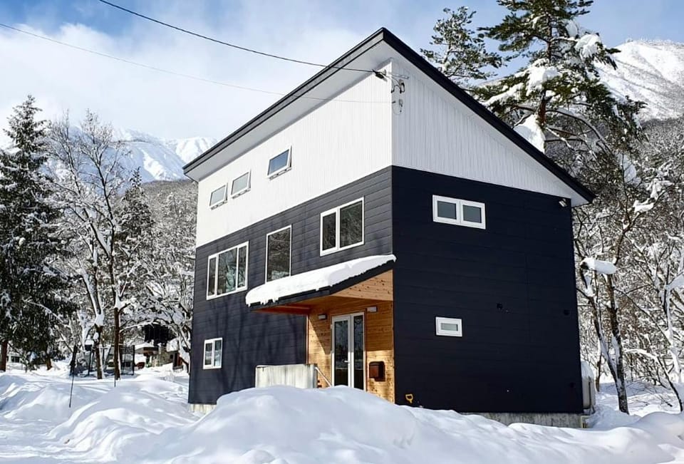 Property building, Day, Natural landscape, Winter, Mountain view
