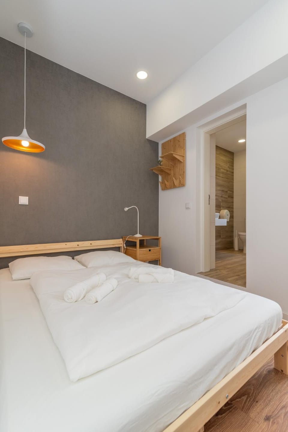 Bedroom, towels