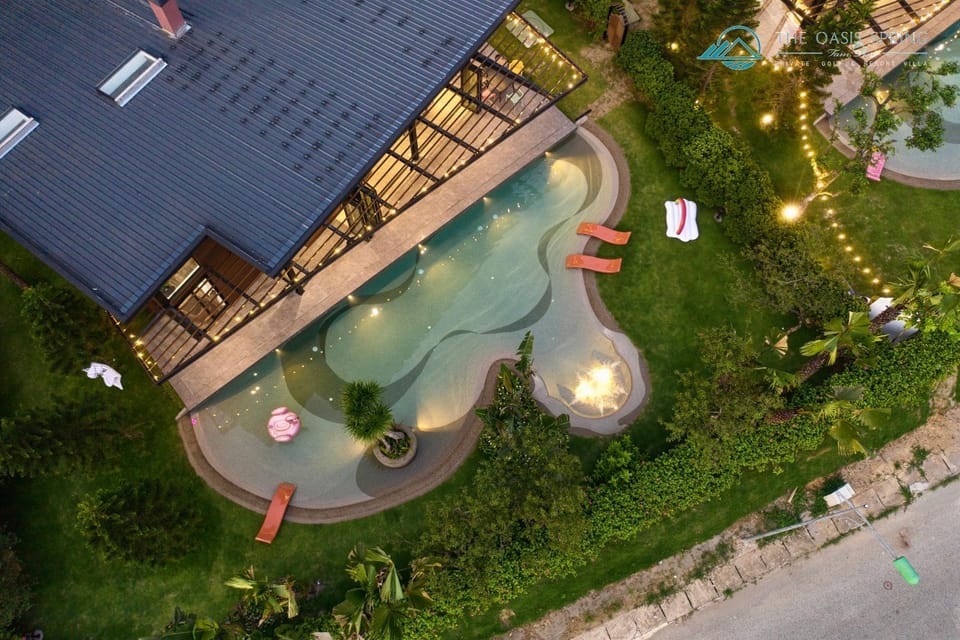 Bird's eye view, Swimming pool