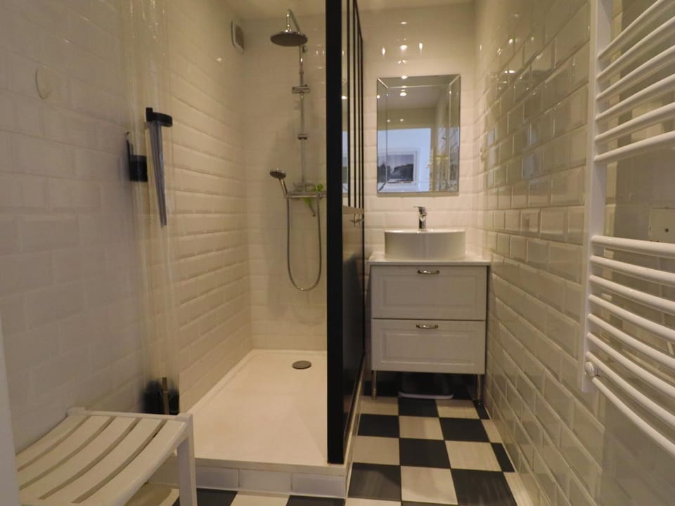 Magnifique 2 pièces rénové avec terrasse et accès plage - FR-1-472A-268 Apartment in Occitanie
