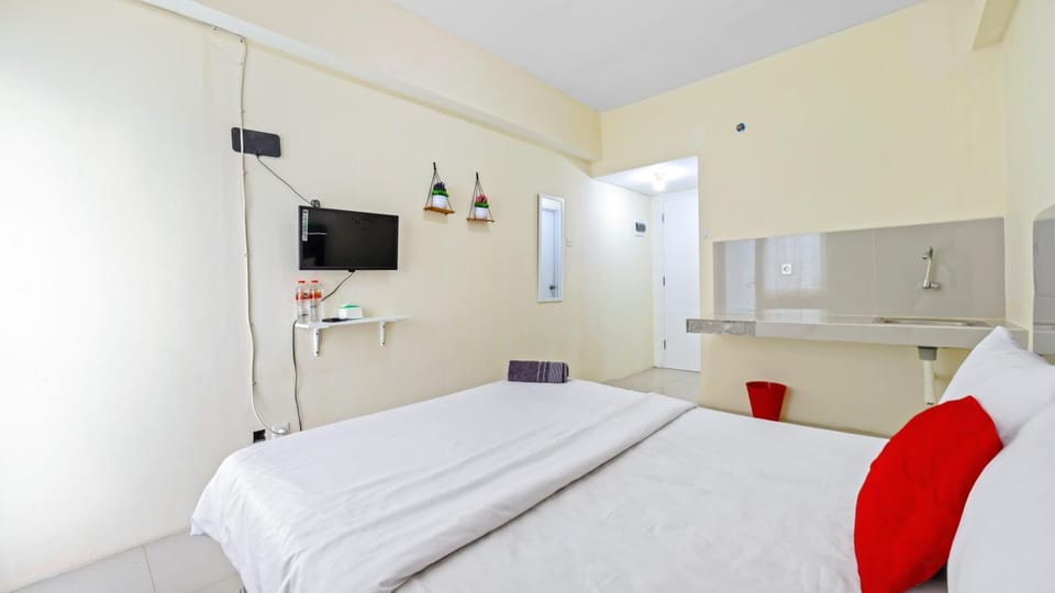 Bed, TV and multimedia, Photo of the whole room, Bedroom