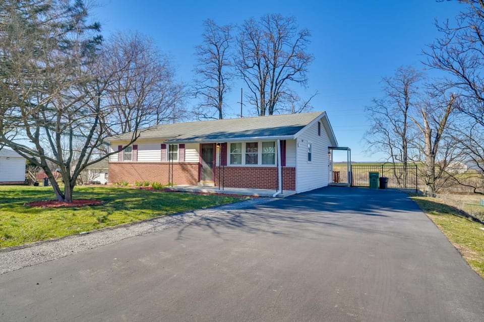 Deck & Grill: Convenient Home in Hummelstown House in Hershey