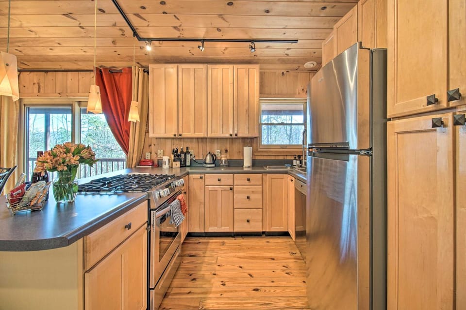 Cabin w/ Decks & Fire Pit Near Lost River! Cabin in Shenandoah Valley